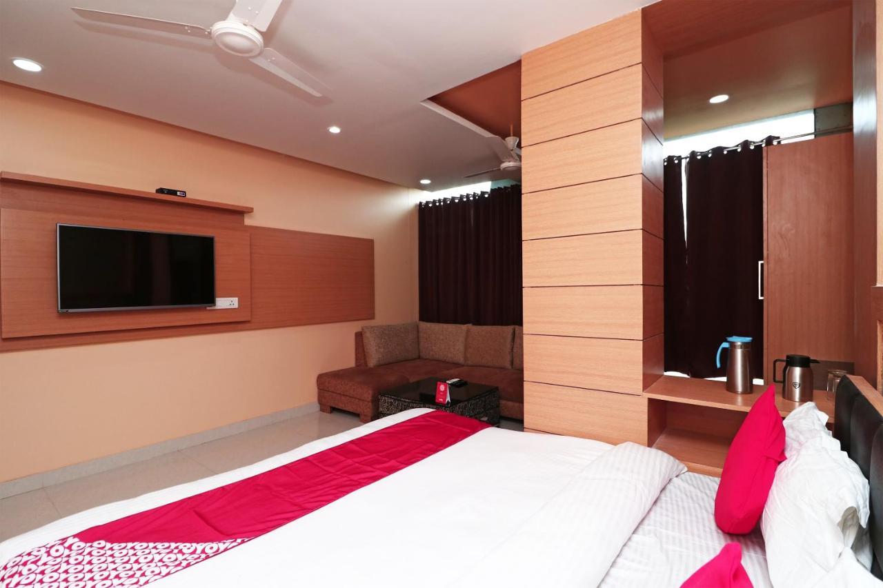 Capital O 16590 Hotel Sapphire Inn Gorakhpur Eksteriør billede